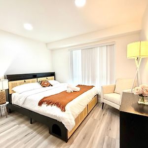 Zimmer mit Kingsize-Bett